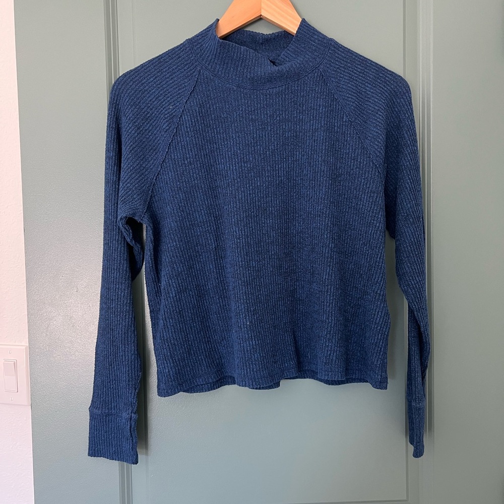 A&F mock neck top in blue XS